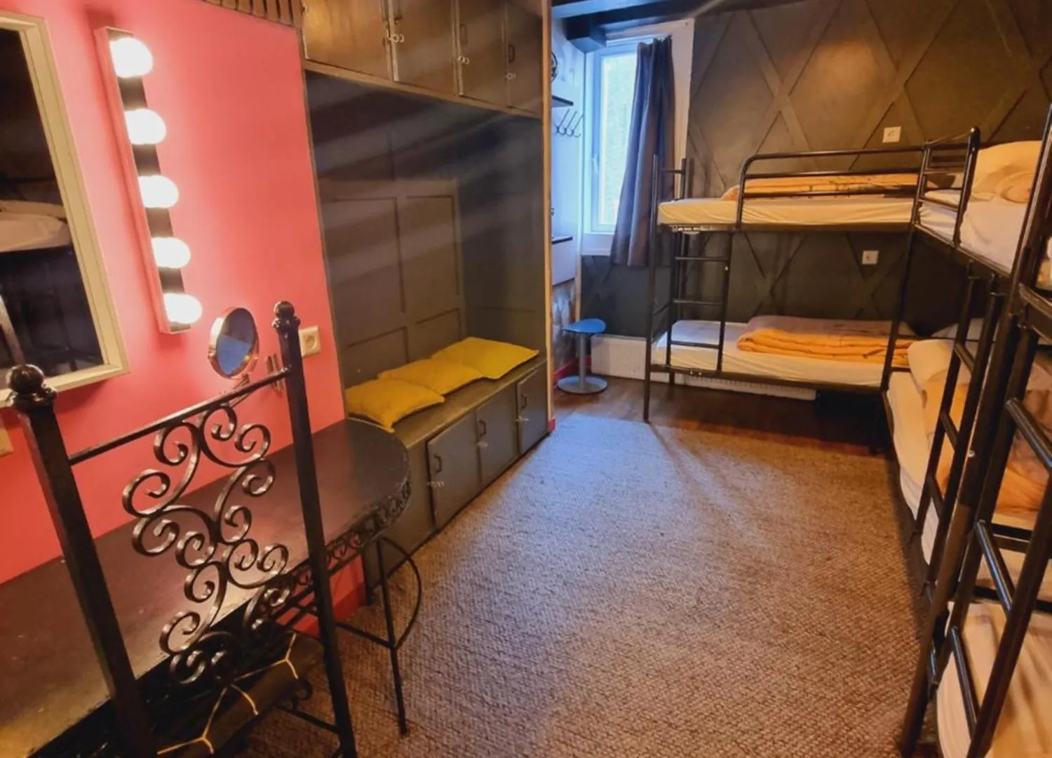 Хостел Amsterdam Downtown Hotel Canal View