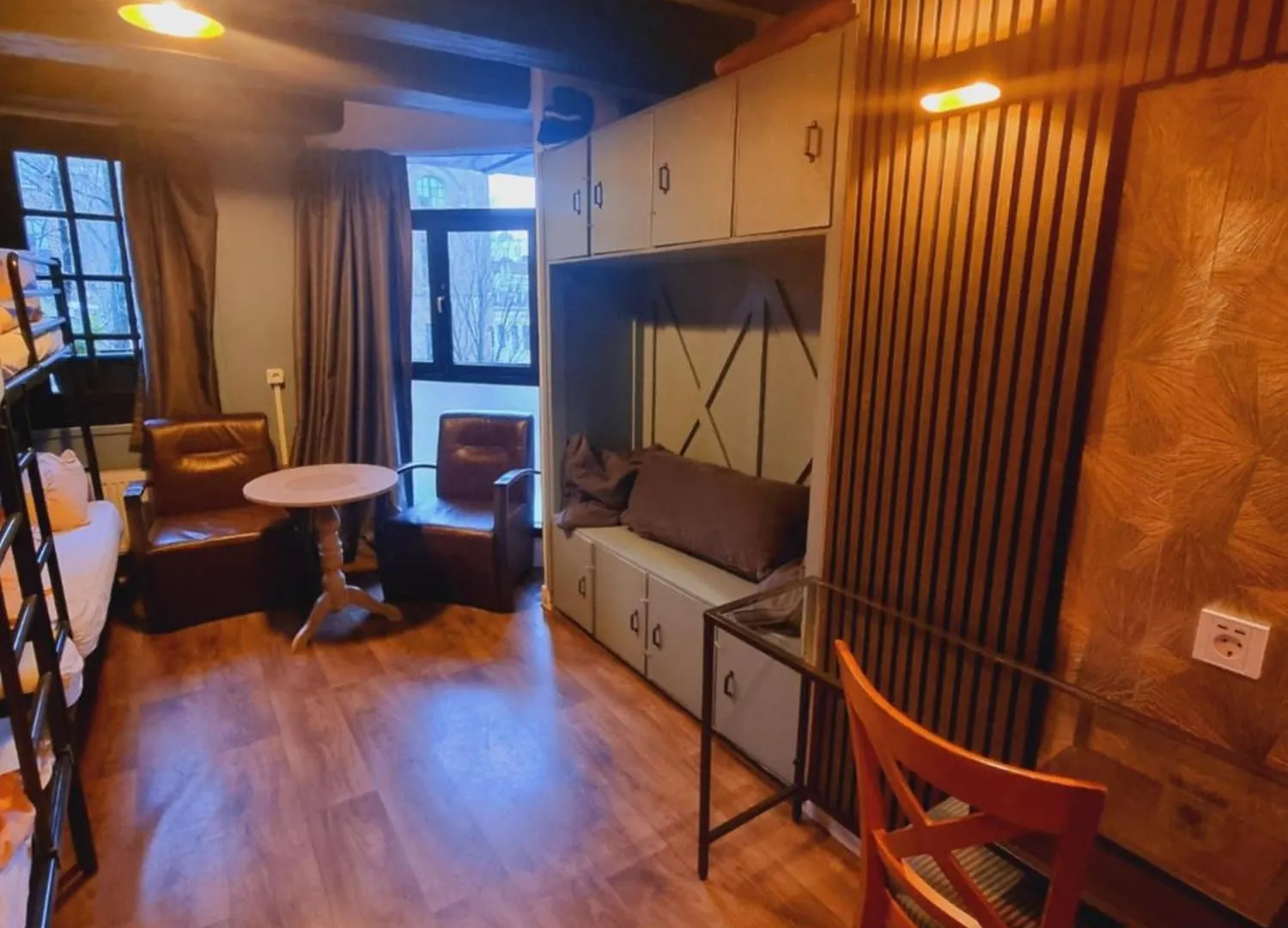 Хостел Amsterdam Downtown Hotel Canal View