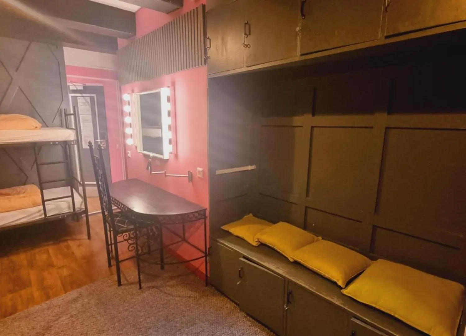 Hostel Amsterdam Downtown Hotel Canal View