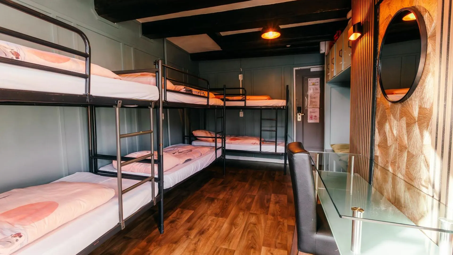 Hostel Amsterdam Downtown Hotel Canal View