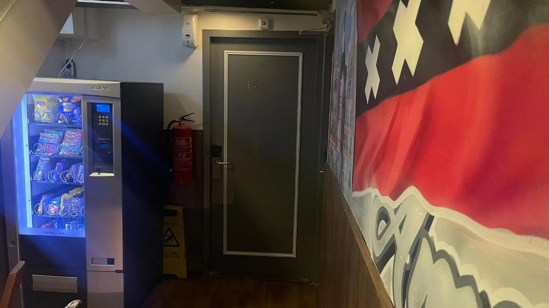 Hostel Amsterdam Downtown Hotel Canal View