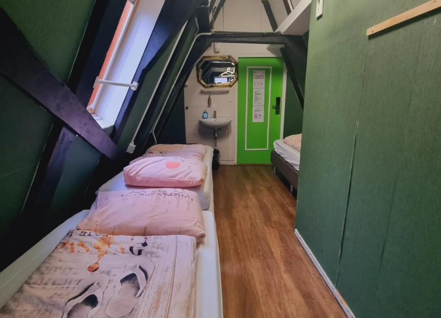 Hostel Amsterdam Downtown Hotel Canal View