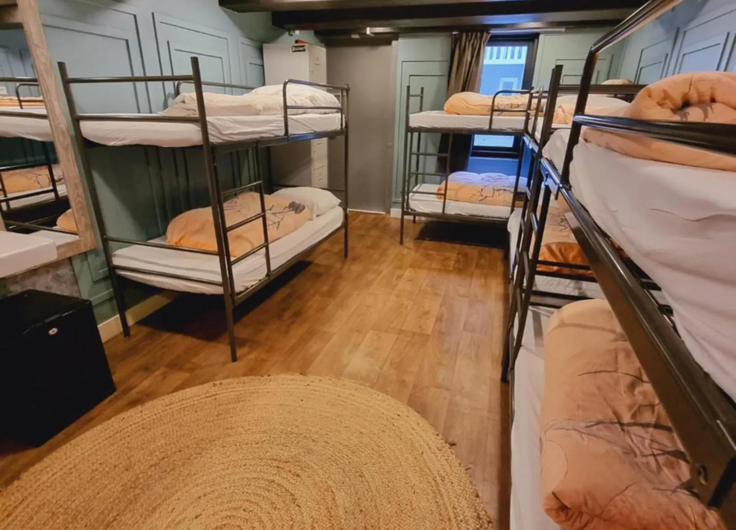 Hostel Amsterdam Downtown Hotel Canal View